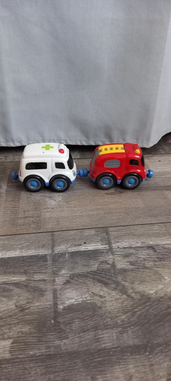 Voitures pompier et ambulance – photo 4